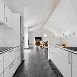 4 Bedroom Cozy In Сasa de vacaciones *