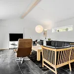 4 Bedroom Cozy In Сasa de vacaciones *