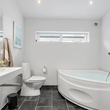 4 Bedroom Cozy In * Ålbæk