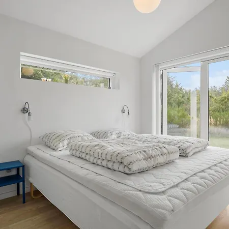 4 Bedroom Cozy In Nyaraló *