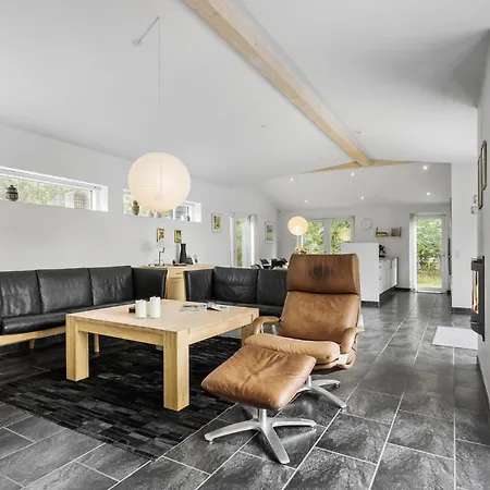 4 Bedroom Cozy In Nyaraló