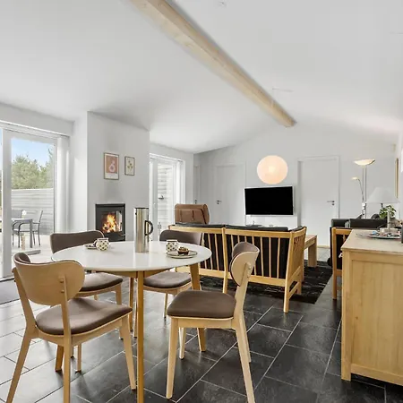 4 Bedroom Cozy In Nyaraló *