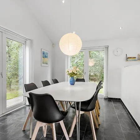 4 Bedroom Cozy In Ålbæk