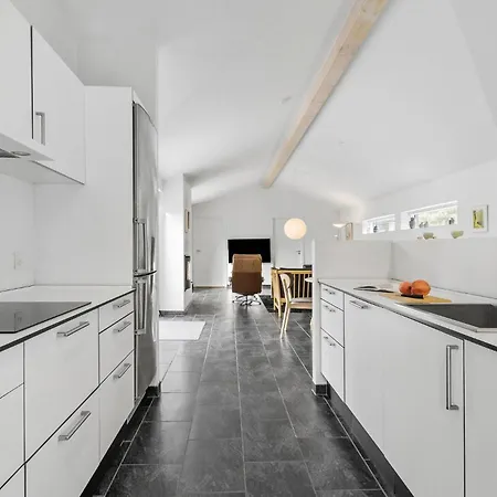 4 Bedroom Cozy In Nyaraló *