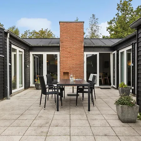 Holiday home Gorgeous In With Kitchen Aalbaek