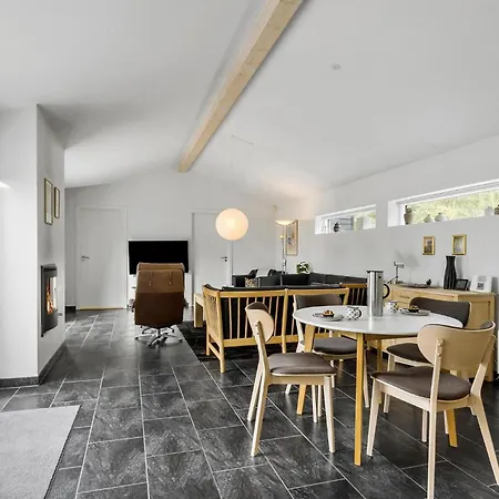 Σπίτι διακοπών 4 Bedroom Cozy In